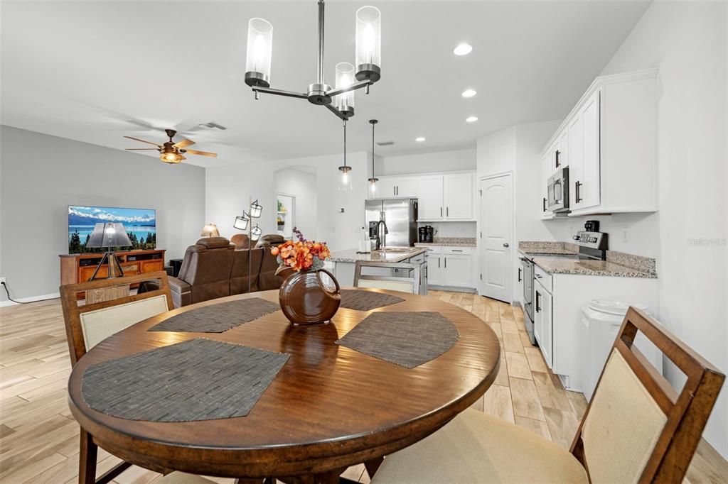 For Sale: $326,000 (3 beds, 2 baths, 1562 Square Feet)