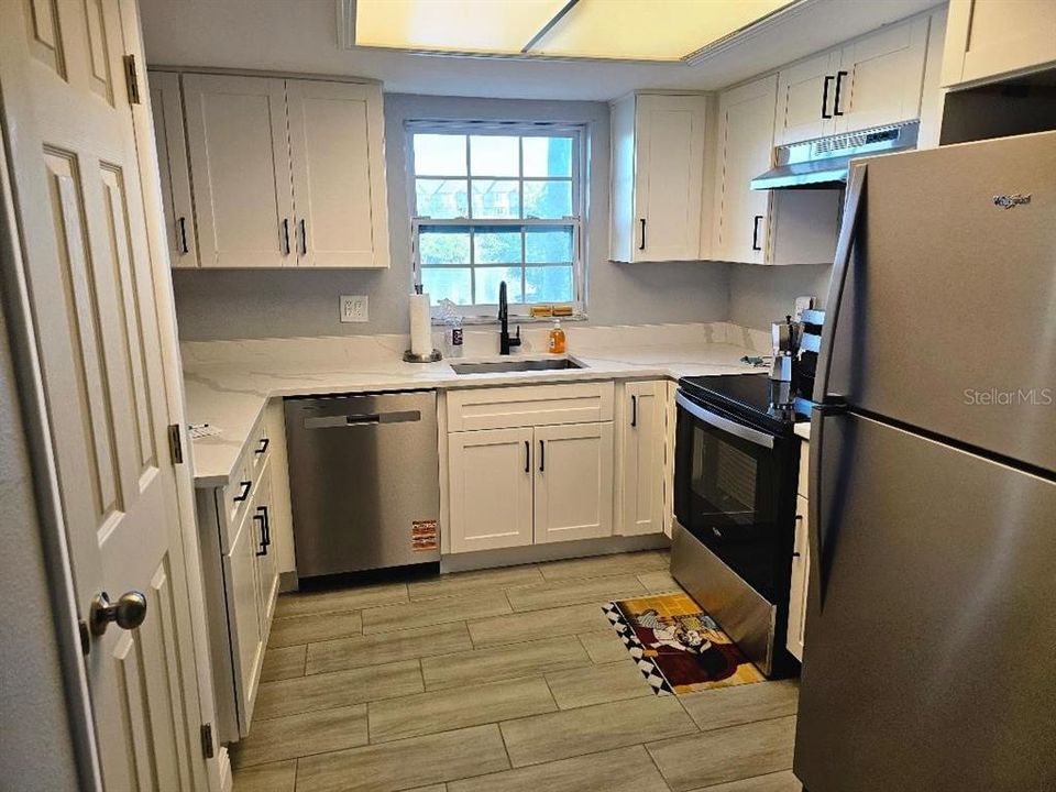 For Sale: $290,000 (2 beds, 1 baths, 1100 Square Feet)