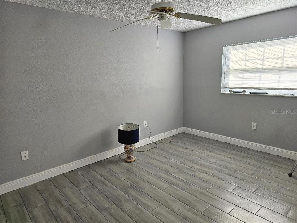 For Sale: $290,000 (2 beds, 1 baths, 1100 Square Feet)