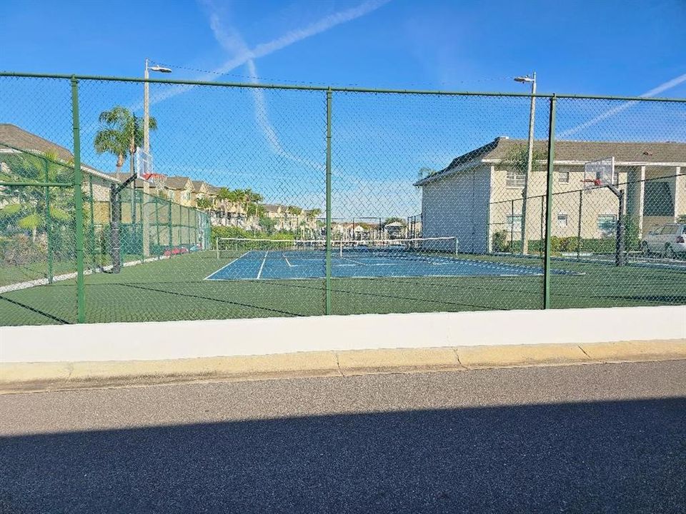 For Sale: $290,000 (2 beds, 1 baths, 1100 Square Feet)