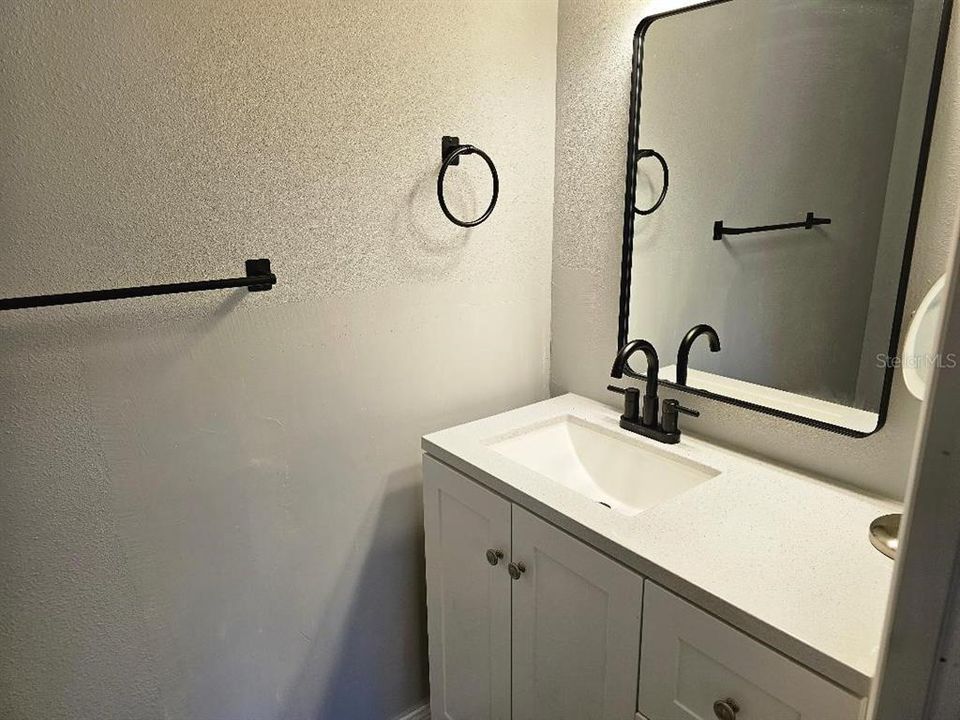 For Sale: $290,000 (2 beds, 1 baths, 1100 Square Feet)