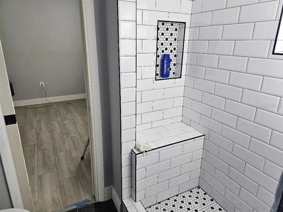 For Sale: $290,000 (2 beds, 1 baths, 1100 Square Feet)