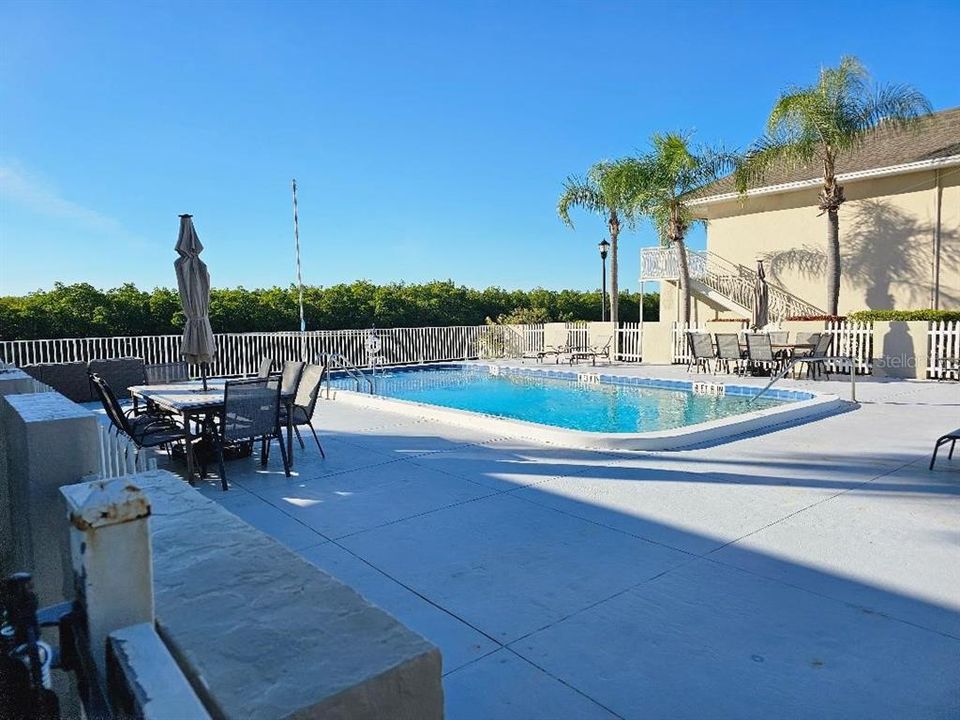 For Sale: $290,000 (2 beds, 1 baths, 1100 Square Feet)