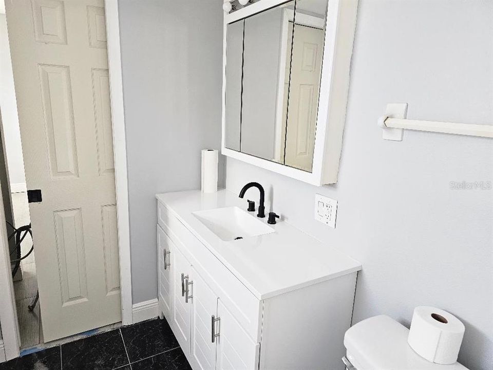 For Sale: $290,000 (2 beds, 1 baths, 1100 Square Feet)