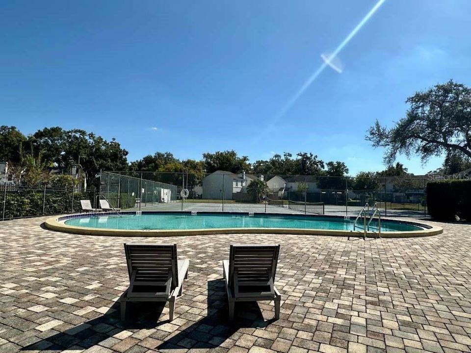 For Sale: $250,000 (2 beds, 2 baths, 1261 Square Feet)