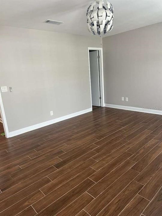 For Sale: $250,000 (2 beds, 2 baths, 1261 Square Feet)