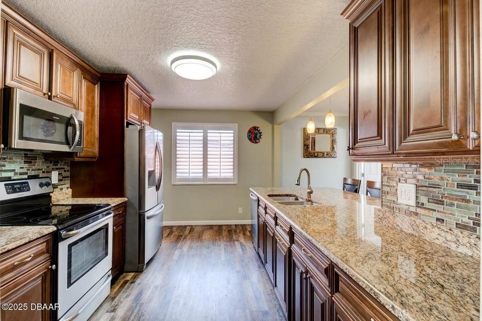 For Sale: $534,500 (3 beds, 2 baths, 1821 Square Feet)