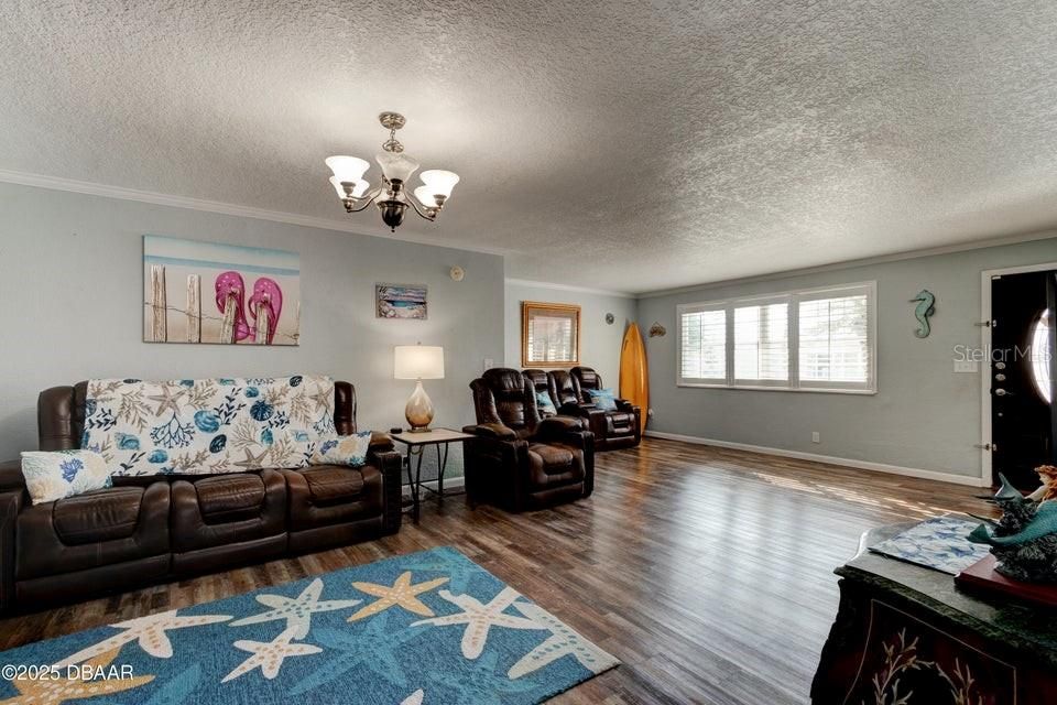 For Sale: $534,500 (3 beds, 2 baths, 1821 Square Feet)