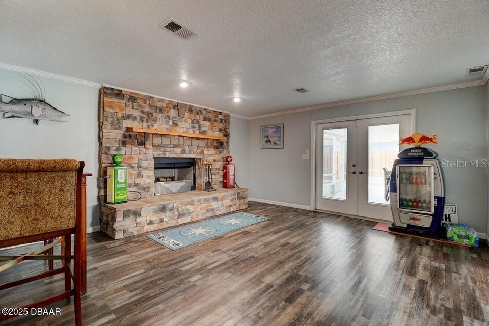 For Sale: $534,500 (3 beds, 2 baths, 1821 Square Feet)