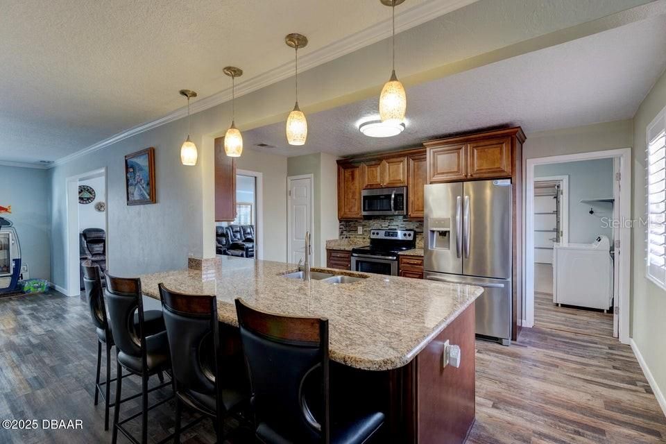 For Sale: $534,500 (3 beds, 2 baths, 1821 Square Feet)