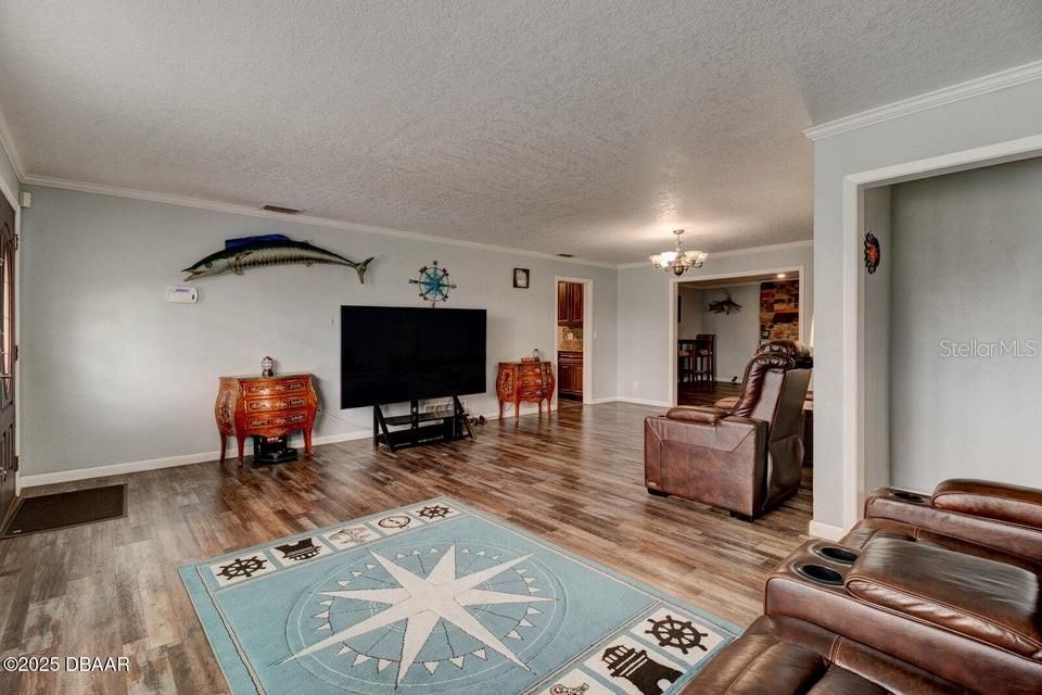 For Sale: $534,500 (3 beds, 2 baths, 1821 Square Feet)