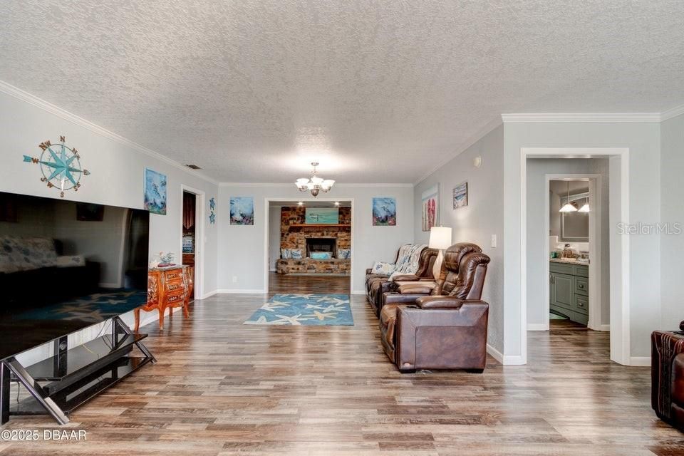 For Sale: $534,500 (3 beds, 2 baths, 1821 Square Feet)