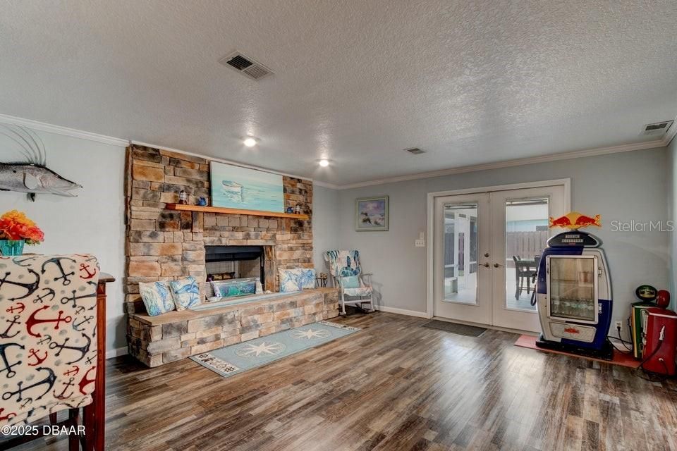 For Sale: $534,500 (3 beds, 2 baths, 1821 Square Feet)