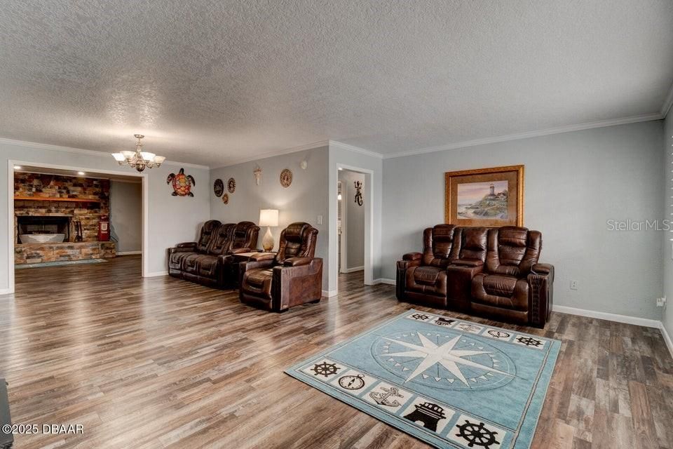 For Sale: $534,500 (3 beds, 2 baths, 1821 Square Feet)