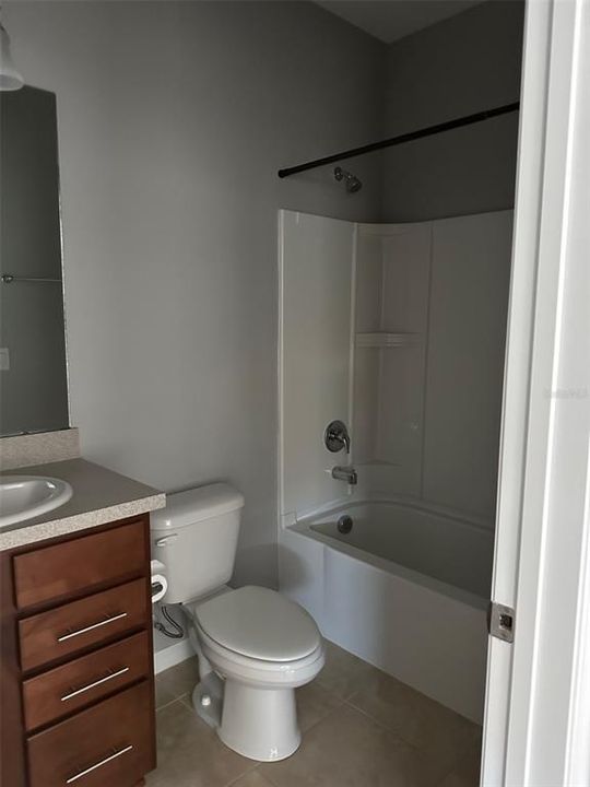 En Renta: $2,100 (4 camas, 3 baños, 2015 Pies cuadrados)