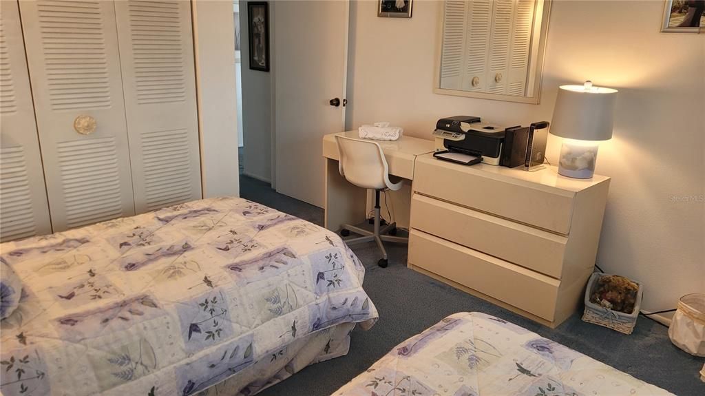 For Sale: $115,000 (2 beds, 2 baths, 915 Square Feet)