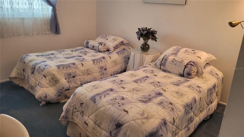 For Sale: $115,000 (2 beds, 2 baths, 915 Square Feet)