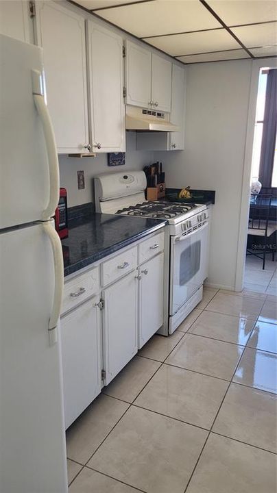 For Sale: $115,000 (2 beds, 2 baths, 915 Square Feet)