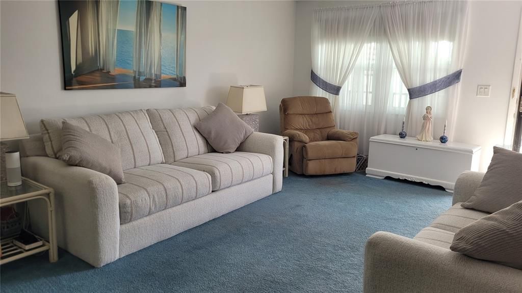 For Sale: $115,000 (2 beds, 2 baths, 915 Square Feet)