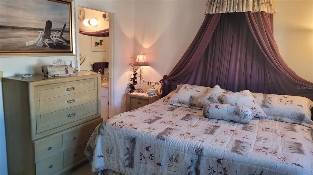 For Sale: $115,000 (2 beds, 2 baths, 915 Square Feet)