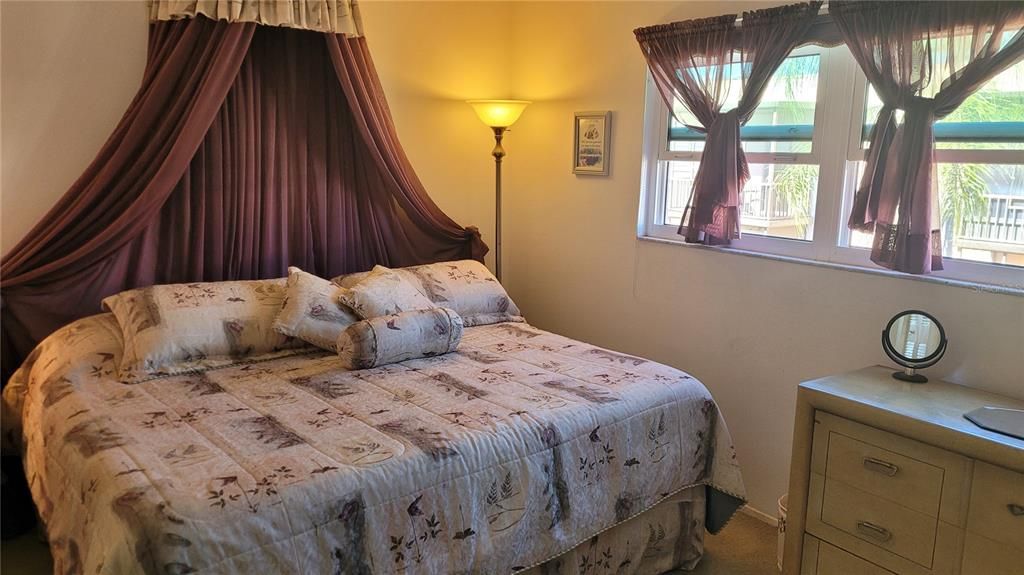 For Sale: $115,000 (2 beds, 2 baths, 915 Square Feet)