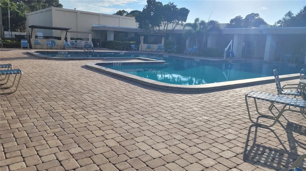 For Sale: $115,000 (2 beds, 2 baths, 915 Square Feet)