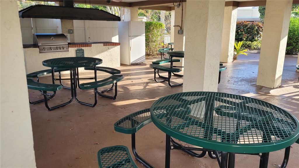 For Sale: $115,000 (2 beds, 2 baths, 915 Square Feet)