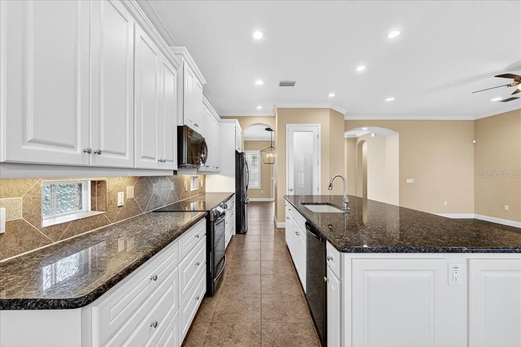 На продажу: $529,900 (2 спален, 2 ванн, 1923 Квадратных фут)