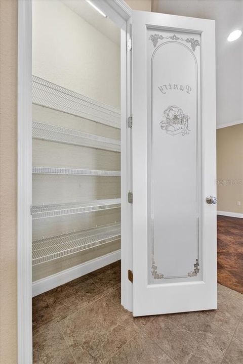 На продажу: $529,900 (2 спален, 2 ванн, 1923 Квадратных фут)