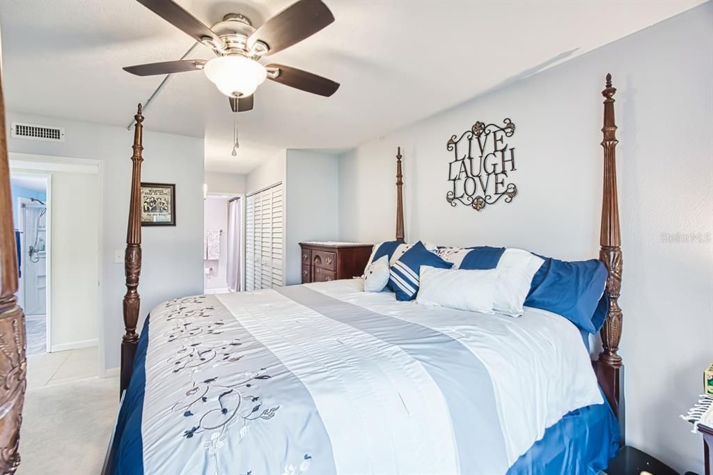 For Sale: $105,900 (2 beds, 2 baths, 919 Square Feet)