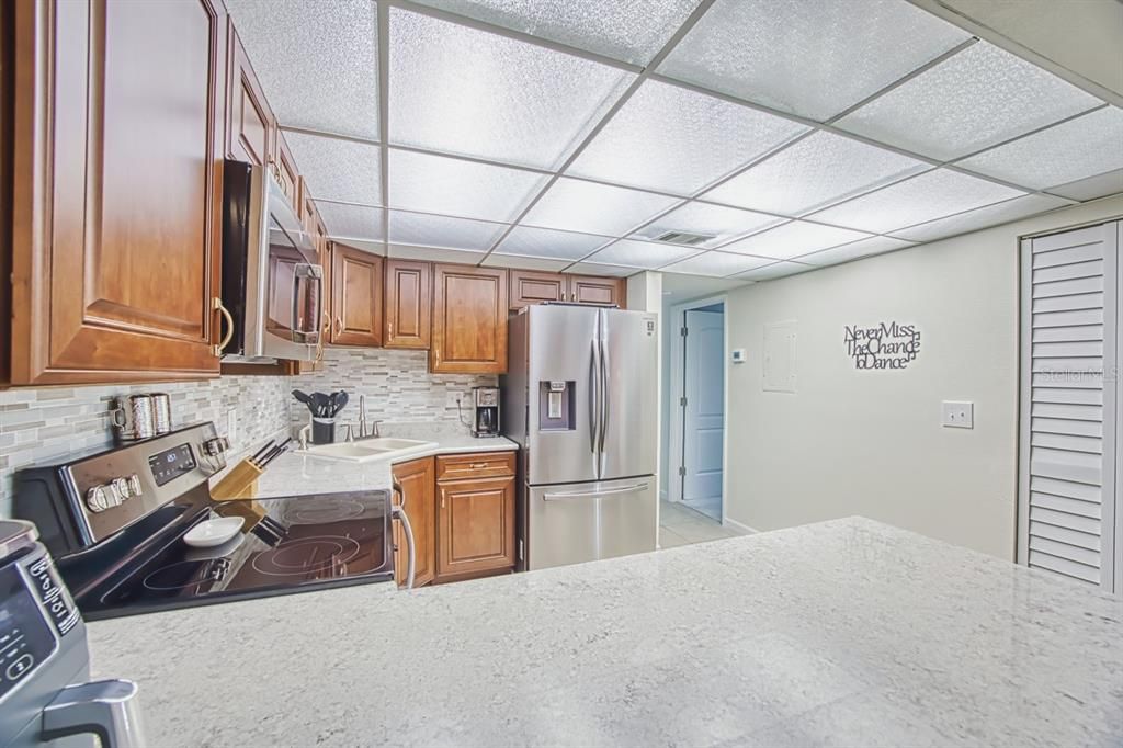 For Sale: $105,900 (2 beds, 2 baths, 919 Square Feet)