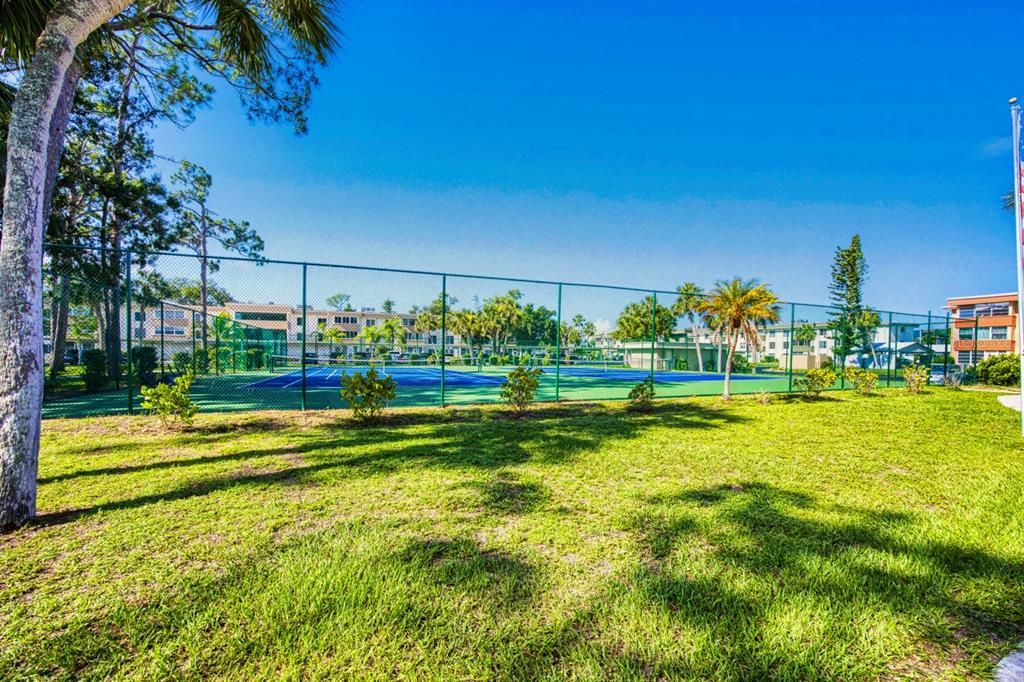 For Sale: $105,900 (2 beds, 2 baths, 919 Square Feet)