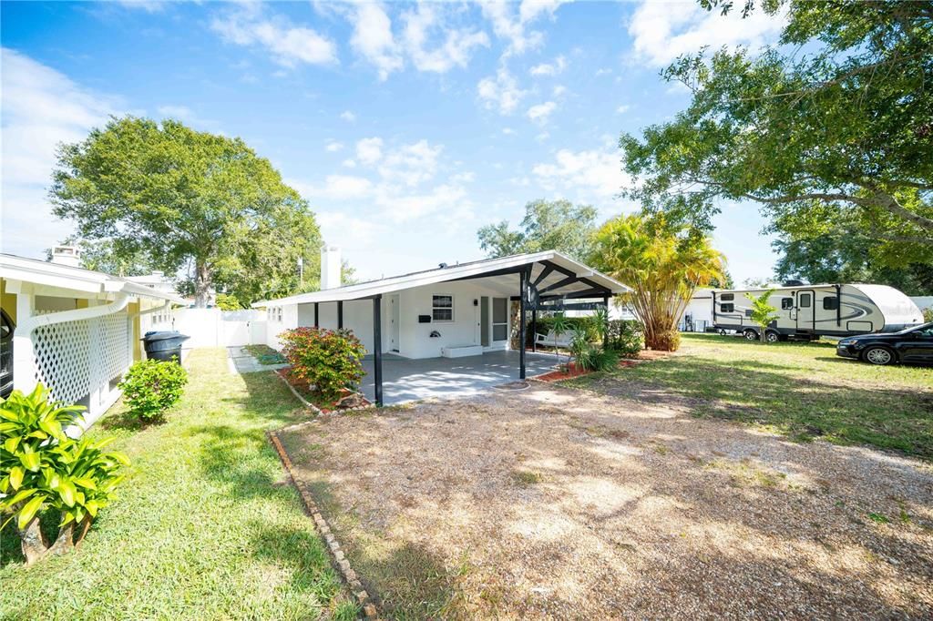 合同活跃: $334,500 (3 贝兹, 2 浴室, 966 平方英尺)