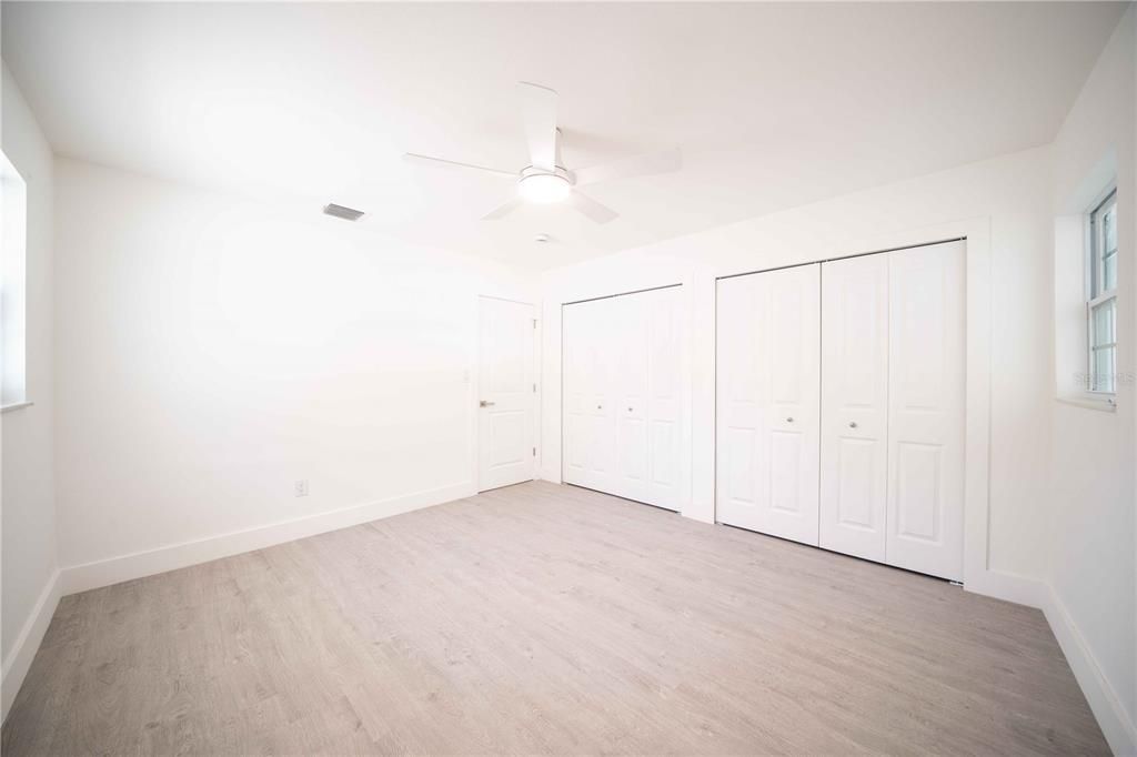 合同活跃: $334,500 (3 贝兹, 2 浴室, 966 平方英尺)