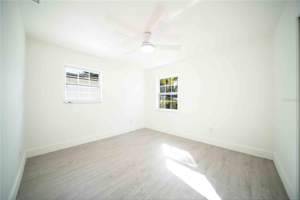 合同活跃: $334,500 (3 贝兹, 2 浴室, 966 平方英尺)