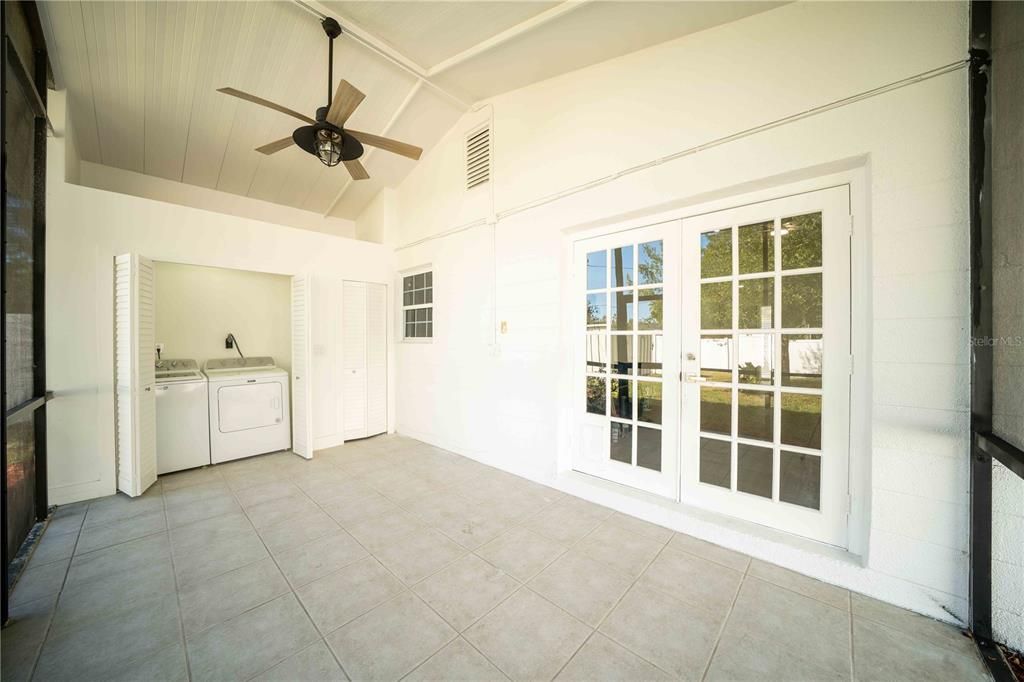 合同活跃: $334,500 (3 贝兹, 2 浴室, 966 平方英尺)