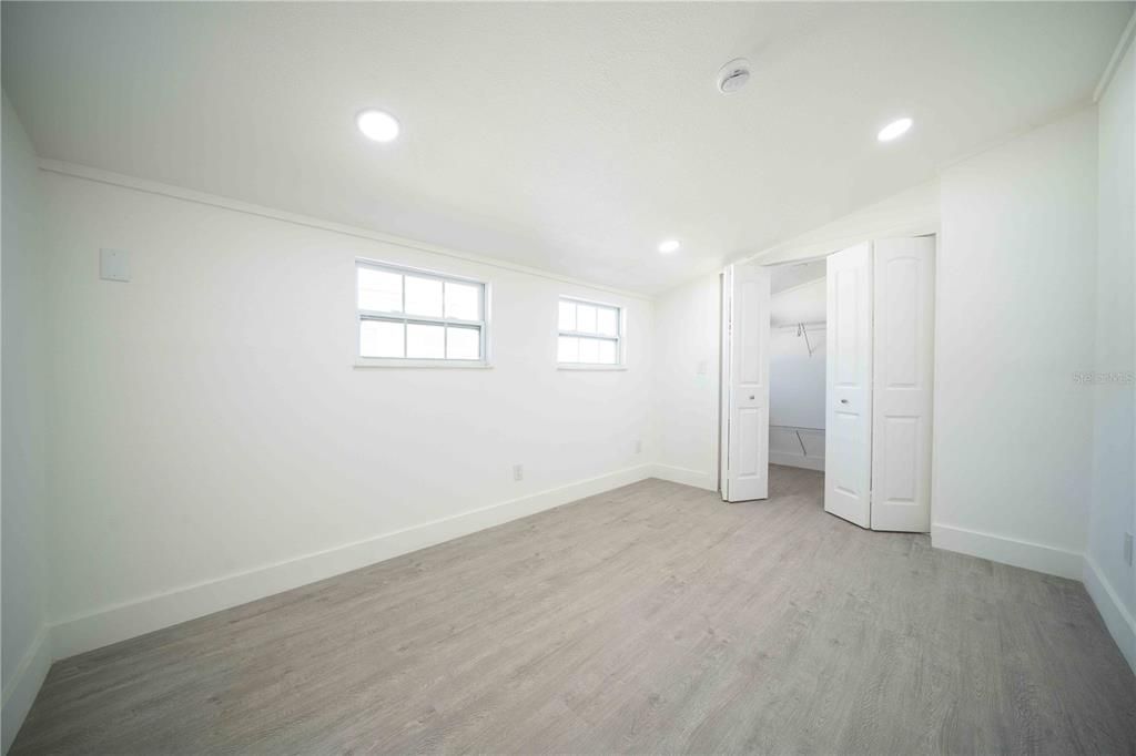 合同活跃: $334,500 (3 贝兹, 2 浴室, 966 平方英尺)