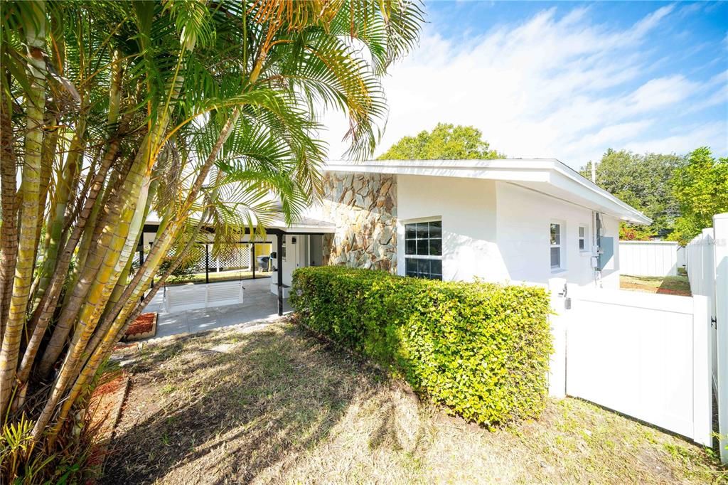 合同活跃: $334,500 (3 贝兹, 2 浴室, 966 平方英尺)