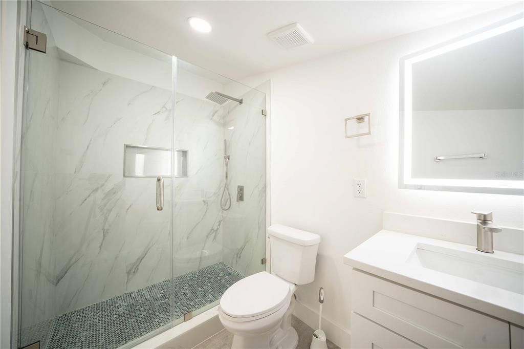 合同活跃: $334,500 (3 贝兹, 2 浴室, 966 平方英尺)