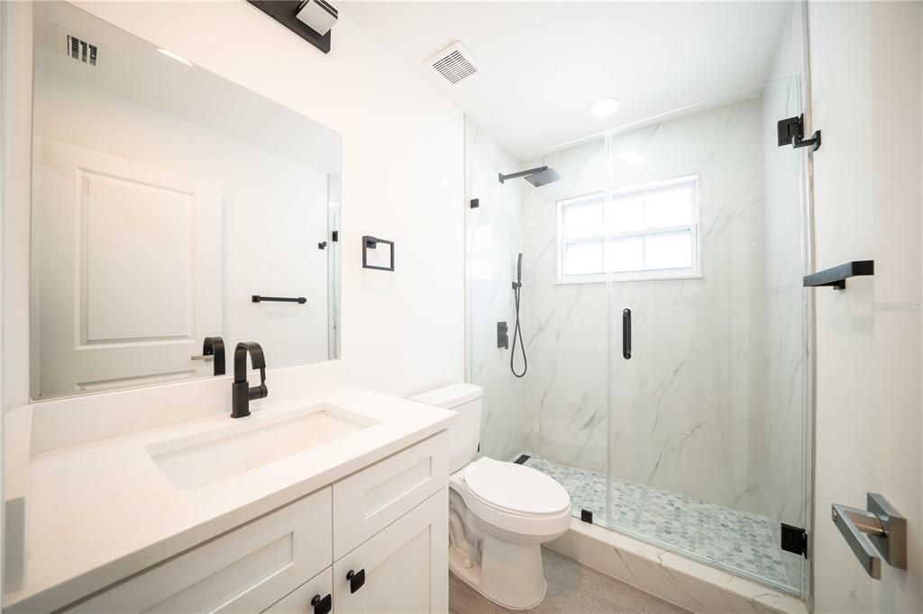 合同活跃: $334,500 (3 贝兹, 2 浴室, 966 平方英尺)