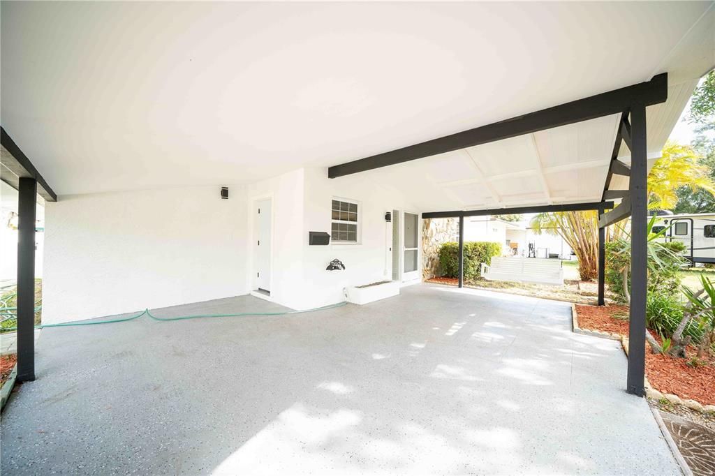 合同活跃: $334,500 (3 贝兹, 2 浴室, 966 平方英尺)