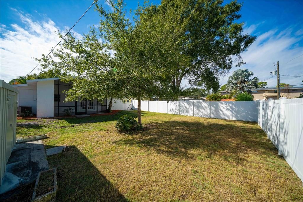 合同活跃: $334,500 (3 贝兹, 2 浴室, 966 平方英尺)