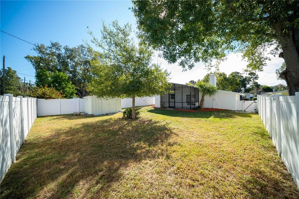 合同活跃: $334,500 (3 贝兹, 2 浴室, 966 平方英尺)