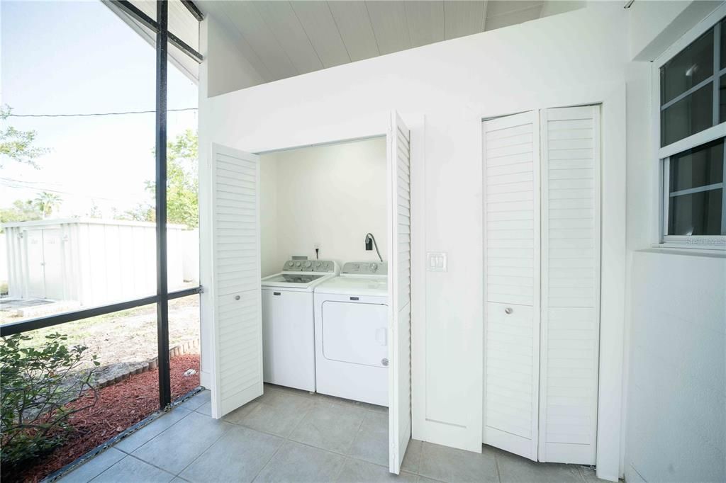 合同活跃: $334,500 (3 贝兹, 2 浴室, 966 平方英尺)