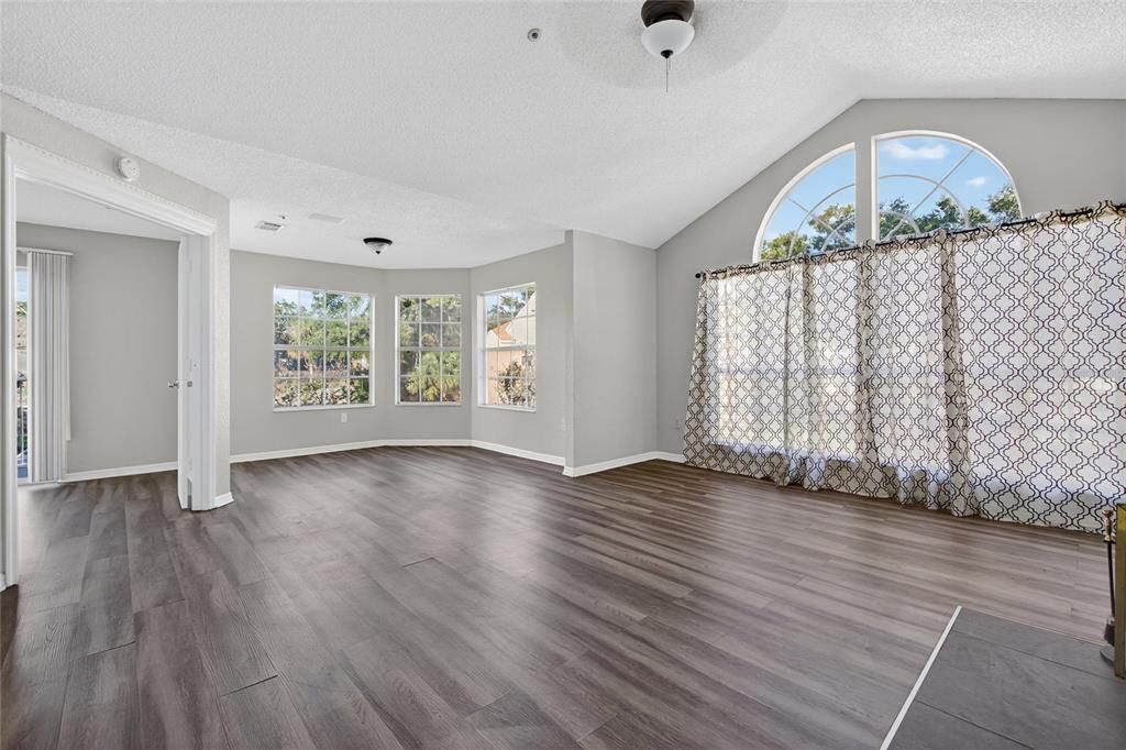 Activo con contrato: $175,000 (2 camas, 2 baños, 1130 Pies cuadrados)