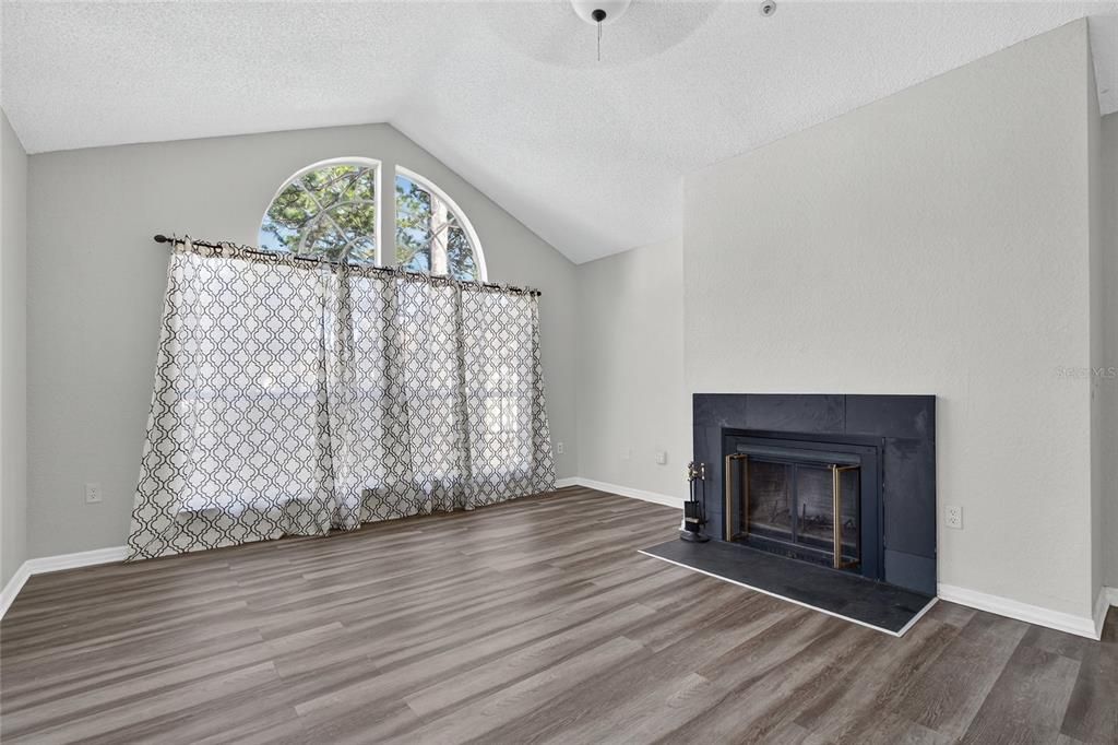 Activo con contrato: $175,000 (2 camas, 2 baños, 1130 Pies cuadrados)