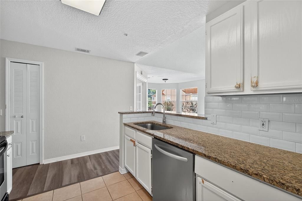 Activo con contrato: $175,000 (2 camas, 2 baños, 1130 Pies cuadrados)