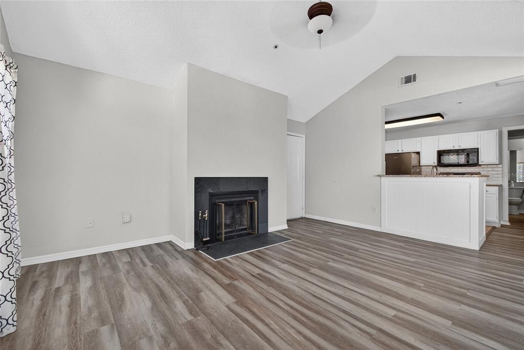 Activo con contrato: $175,000 (2 camas, 2 baños, 1130 Pies cuadrados)