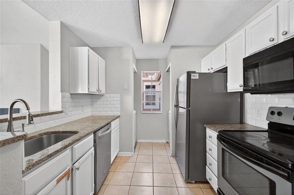 Activo con contrato: $175,000 (2 camas, 2 baños, 1130 Pies cuadrados)