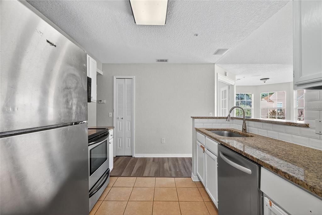 Activo con contrato: $175,000 (2 camas, 2 baños, 1130 Pies cuadrados)